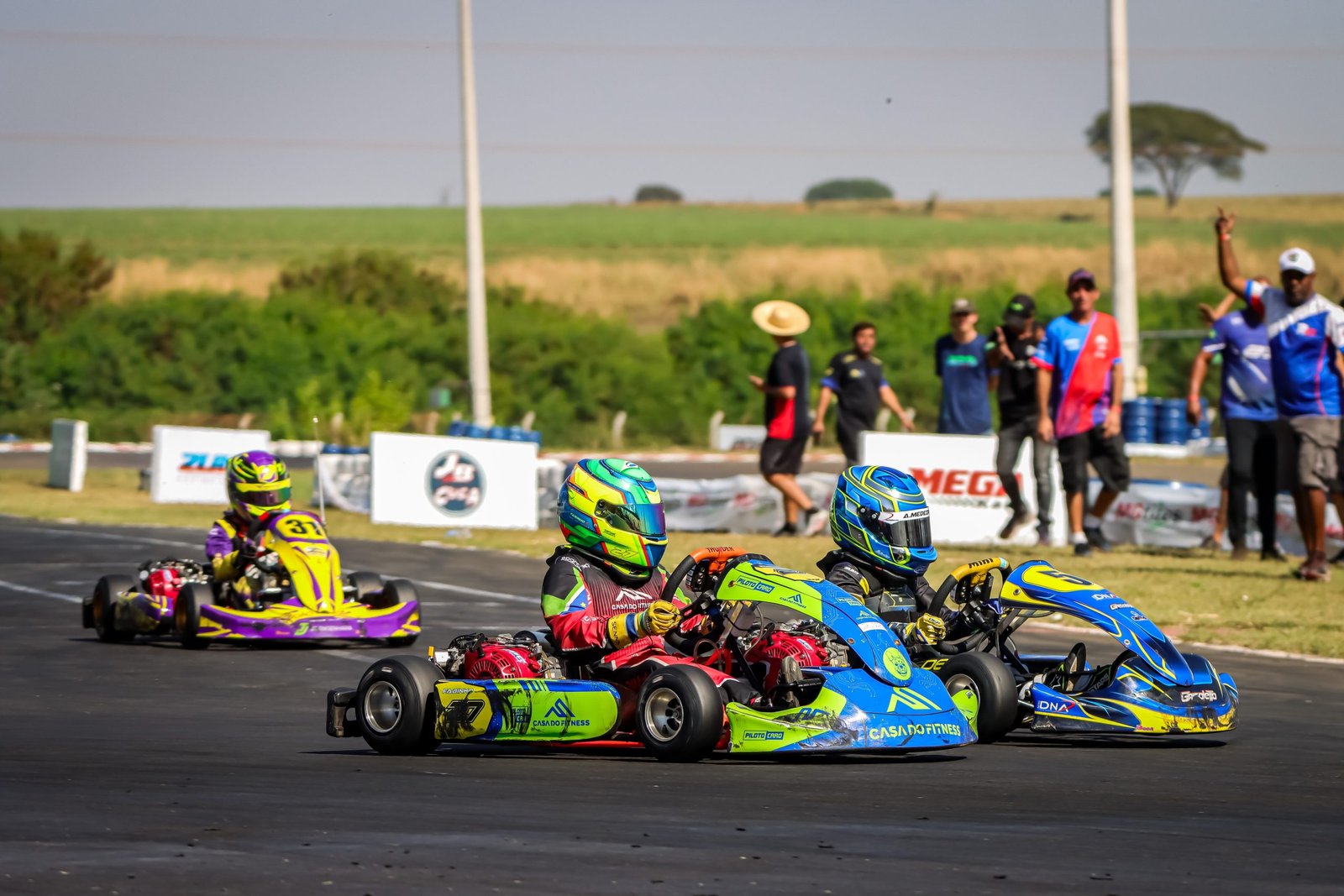 Ajude o Piloto Fabinho Bianchi a Conquistar a Copa Brasil de Kart e Concorra a um iPhone 15 Pro!